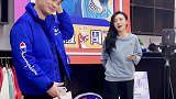 没有什么问题是猜拳解决不了的  直播中  正在直播