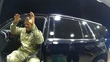 美军黑人中尉因开新车遭警察暴力执法 哭诉：为国效力，结果就这