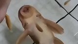 男子去做鱼疗被大鱼吓一跳啊