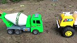 飞机和警官寻找组装汽车搅拌车玩具，婴幼儿宝宝早教益智游戏视频