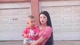 丈夫要开车出去喝酒，妻子抱娃拦路