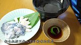 河豚鼓起来时，用刀划开后会爆炸？一刀下去结局意外了！