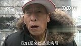 80岁老人地铁口义务指路宣扬北京精神