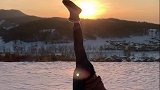 白雪皑皑，夕阳余晖！