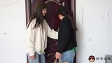 母亲进城看女儿，女婿用剩菜招待，门口听到对话母亲哭了