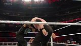 WWE-15年-RAW第1138期：6人赛 雷恩斯报摔跤狂热一箭之仇-花絮