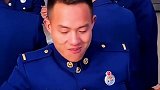 中国蓝盔 一年多没见自己的妻儿，消防员转身红了眼眶！转身搂住自己的儿子和哭泣的妻子！消防宣传日