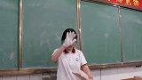 有趣！物理老师课堂揭秘单掌断砖