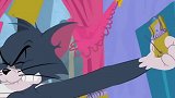 猫和老鼠：汤姆猫真可怜，睡个觉都被夹子夹尾巴！
