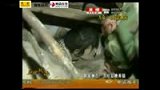 (17)寻找喂被困孩子喝水的女战士-08年5月14日 汶川映秀镇废墟中
