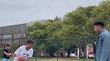 连续坠步突破，注意脚步的变化，提高突破能力