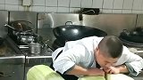 这个厨师真的是太厉害了啊，找到这样的茄子，你们见过吗