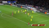 埃因霍温快发角球发动进攻 小狮子连续神扑化解险情