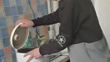 吃个饭这么费劲，大哥一天要弄坏几个锅？