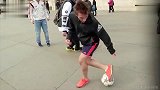 天秀！野球场上的美丽足球 这盘带比内马尔还6