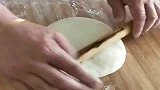 河南农村大妈是这样做面饼的，我还是第一次见呢