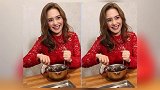 阿娇低调现身机场，穿宽松少女装孕味十足，婚后越来越幸福？