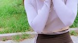 身材好的美女就是美，不知道以后又便宜了哪位小伙子啦