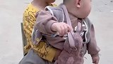 六岁的哥哥和一岁的弟弟