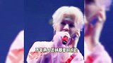 鹿晗东京街头被偶遇，和音乐制作人散步疑准备四巡，专心搞事业