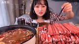小姐姐一人食麻辣牛油火锅，终于找到了单身原因了