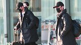 李晨独自拎行李箱亮相机场全黑造型很低调