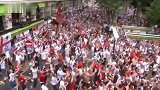 打造完美的第二主场！英格兰球迷占领俄罗斯街头放声高歌