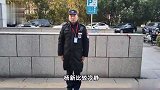 地上一只童鞋？抬头看，孩子挂在16楼窗口！保安飞奔踹门救回