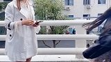 两个女人的较量成就了小哥哥的发财梦