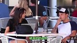 国外恶搞：男子在街头搭讪妹子，说和前女友同名，直接放声痛哭！