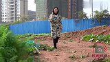 养母辛苦抚养儿子，22年后小伙结婚时提出一个条件，好比亲生的