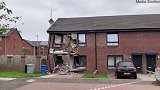 英国：一名卡车司机因家庭争执，驾驶重型卡车撞毁房子