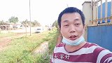 遇见不久前邂逅的非洲美女，买双她上次很想要的拖鞋送她