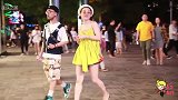 街拍：夜晚的太古里才是真美，水灵灵的妹子粉嫩得出水