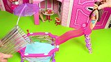芭比娃娃系列玩具，海滩系列，遮阳伞，露天水池还有滑滑梯