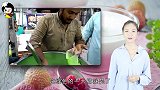 外国小伙自制创意“夏日饮品”，1元一份，每天10大桶都不够卖