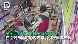 当最淡定店主遇上最怂劫匪 抄起棒球棍：我允许你先跑