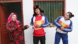 童年：小时候我和哥哥得奖状，妈妈奖励1块钱，还去城里吃好吃的