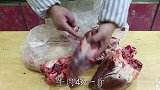 年夜饭上这道牛肉汤最受欢迎，汤鲜肉烂营养好吃，看起来就真馋人