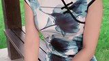 美女很漂亮，穿上旗袍的曲线很性感