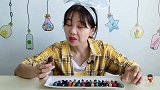 妹子拆箱吃“酒瓶巧克力”小巧玲珑好精致，香浓柔滑超赞