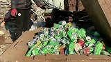 一大车瓶子瞬间变成那么点，别让废品回收的老板看见了
