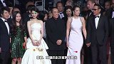 55岁巩俐逛奢侈品店，打扮低调难掩美貌，定居国外变小女人