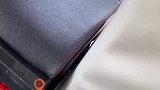 一出租车司机忽悠乘客，按收音机界面显示的数字收费