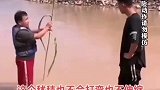 黄河边上有多危险，大哥亲自示范警示大家