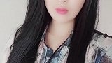 这位美丽的小姐姐，长发披肩，相当的撩人！