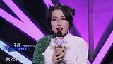 前夫抛妻弃子，女子带着个月的孩子工作，尽显心酸
