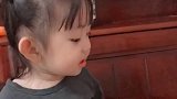 熙熙要给爸爸讲故事，太搞笑了