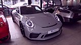 按下保时捷911GT3的车钥匙，打开车门后买不买自己拿主意