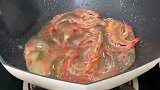 油焗蒜蓉大虾这样做蒜香入味,连壳带肉一起吃,太香太下饭了